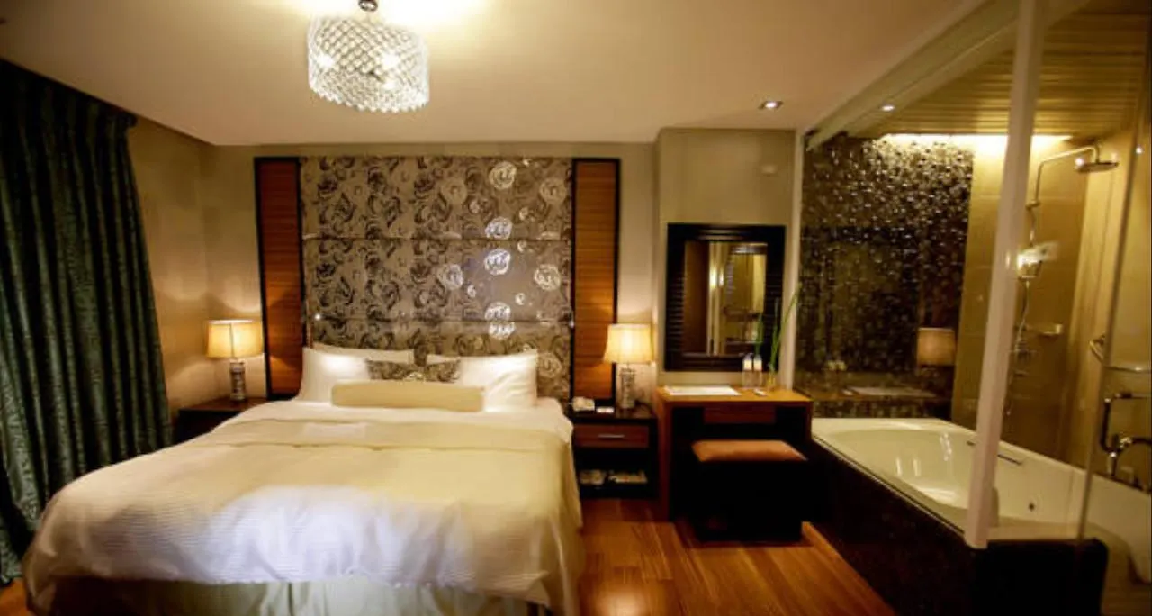 The Royal Mandaya Hotel Davao 3*,